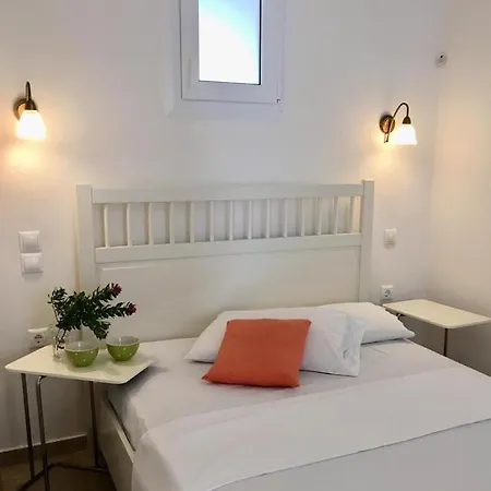 Mykonos Dot - The * Agios Ioannis Diakoftis