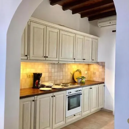 Mykonos Dot - The Villa Agios Ioannis Diakoftis