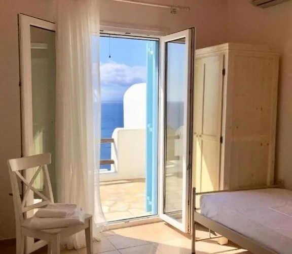 Mykonos Dot - The * Agios Ioannis Diakoftis